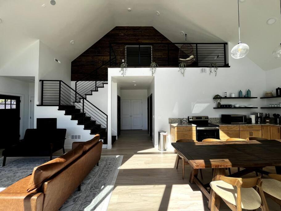 Red Rock Retreat Stunning Floor To Ceiling Views Villa Hatch Exterior foto